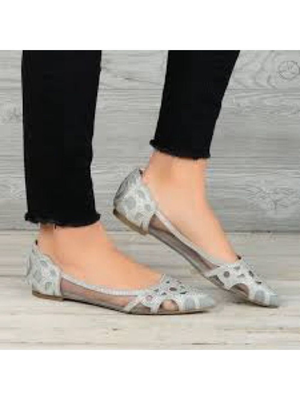 Women’s Journee Collection Batavia Grey Mesh Ballet Flats Size 5.5 US!